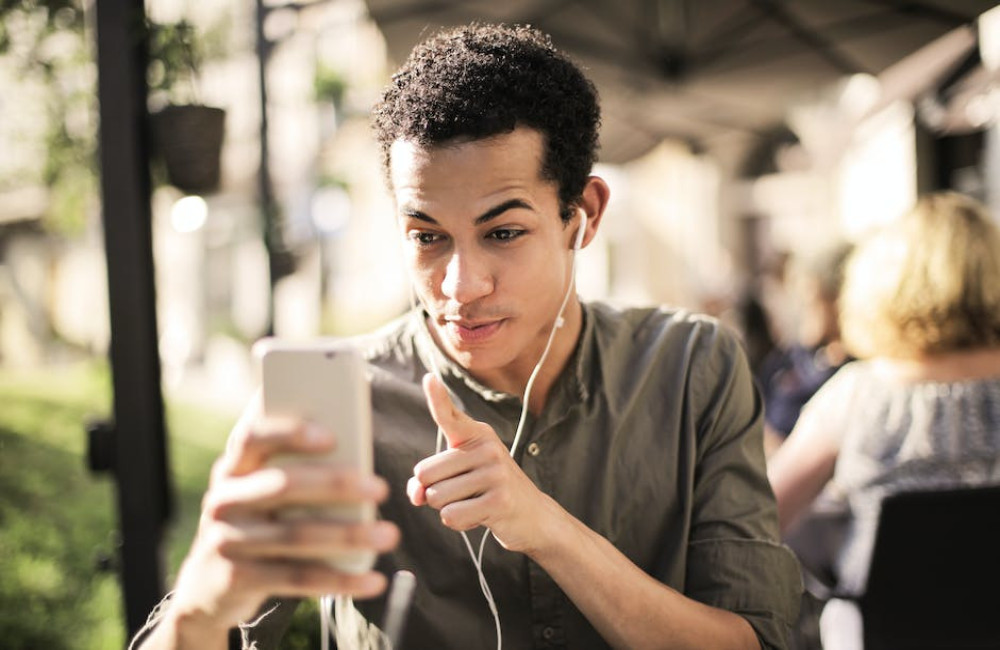 Kun je binnen de EU internetten op je telefoon zonder extra kosten?